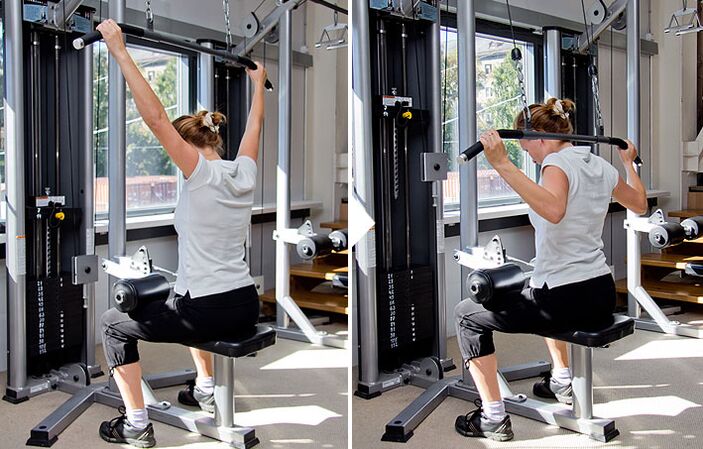 Pulling the block behind the back of the simulator helps train the latissimus dorsi muscles